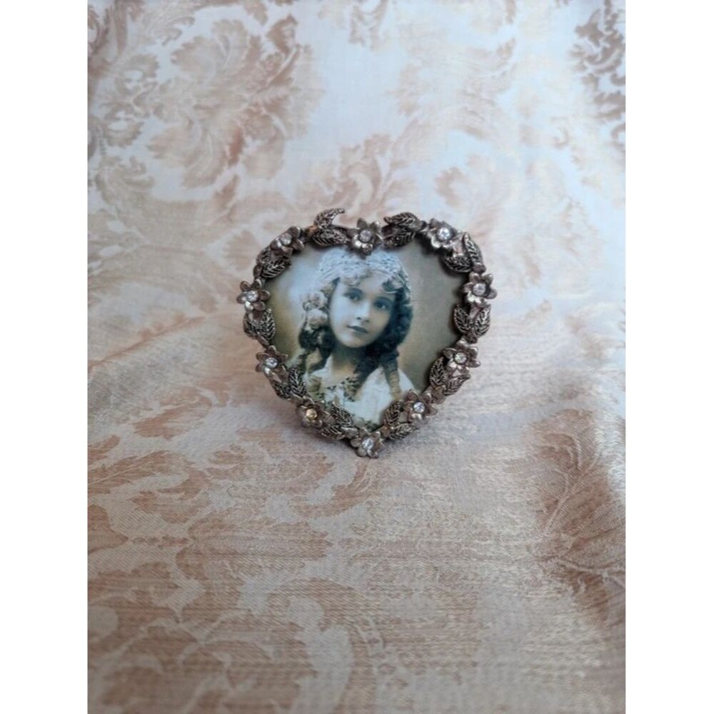 Small Heart Shaped Silver-toned Rhinestone picture frame